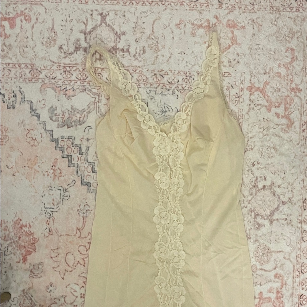 Chic Cream Lace Chemise